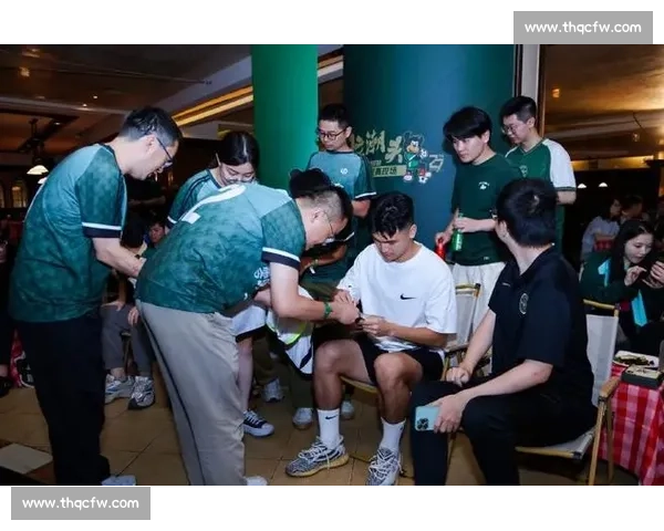 浙江队影院观赛收官：鲍盛鑫与球迷的 “家人时刻”